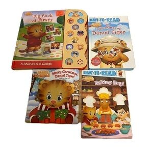Daniel Tiger Book Bundle Lot Song Musical Button Ready to Read Neighborhood
